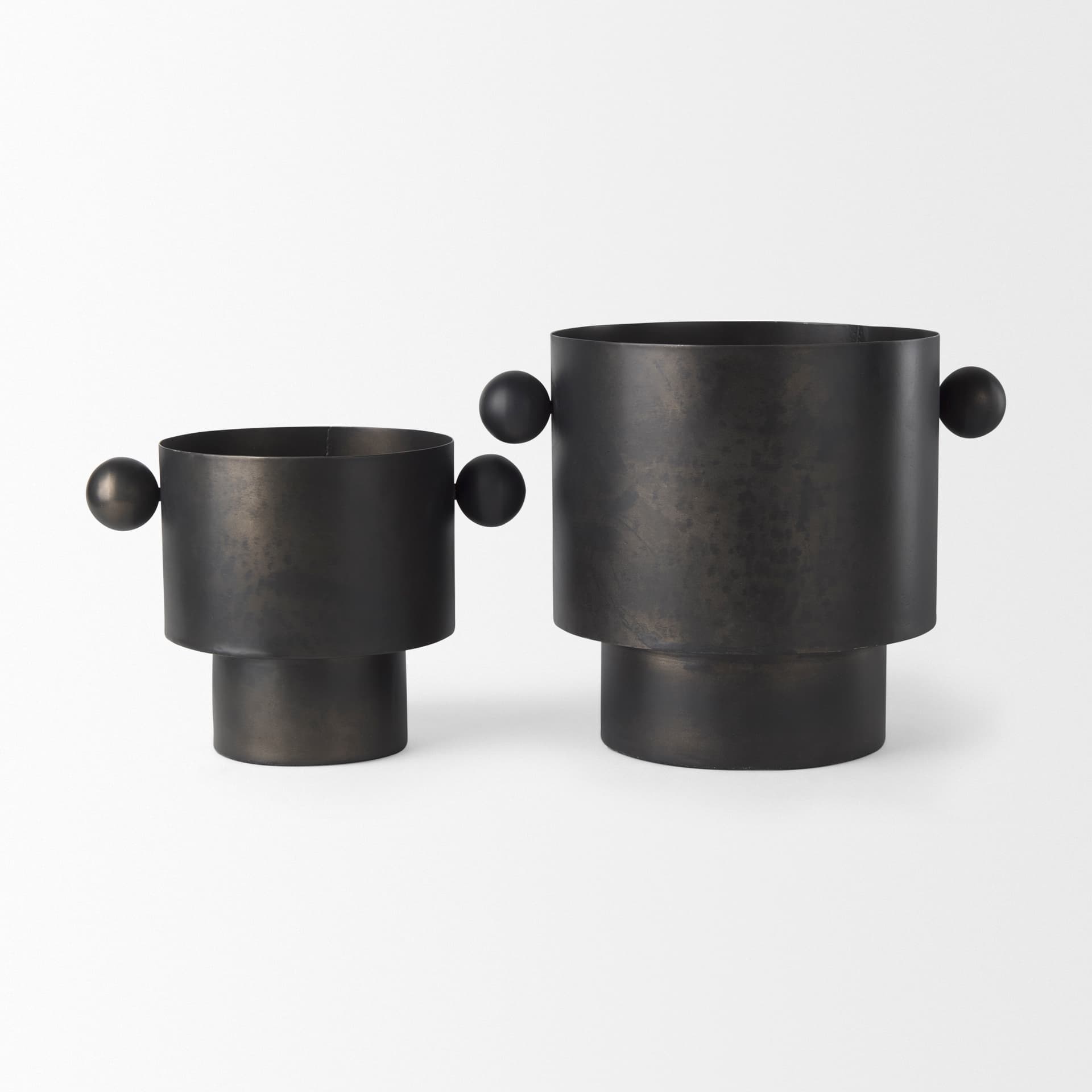 Juno 6.5H Medium Black Iron Vase — product photograph