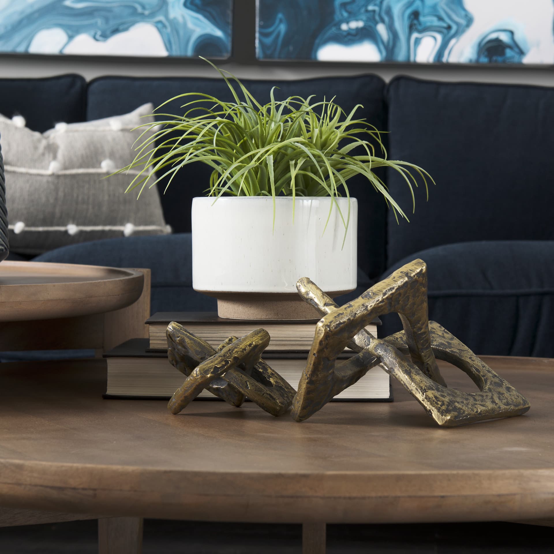 Delaunay I (Large) 10L X9W Gold Hammered Metal Interlinked Patterned — product photograph