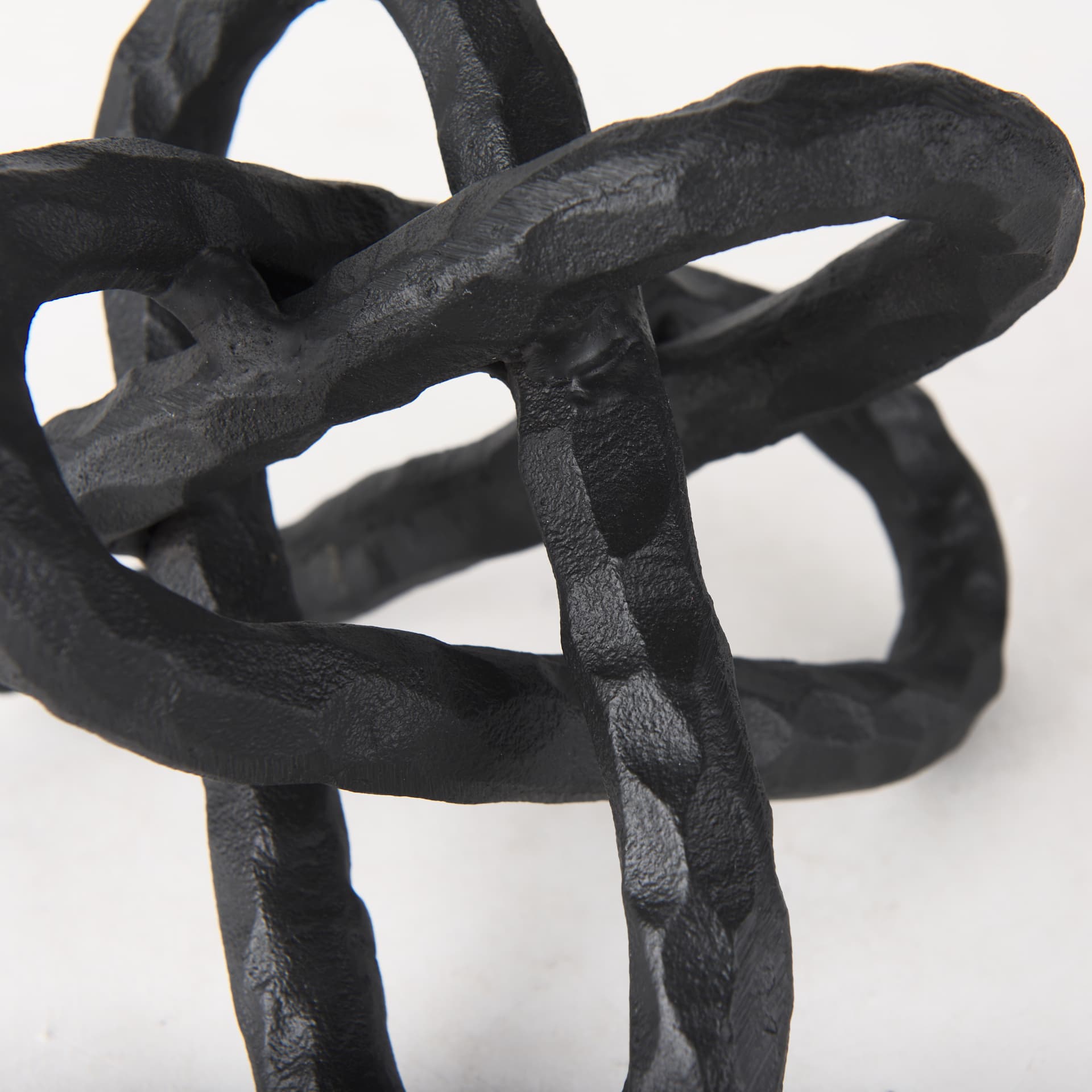 Wilhelm I (Small) 7L x 7W Black Metal Link Decor Object — product photograph
